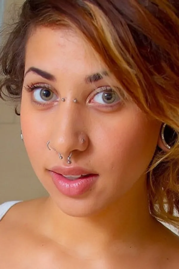 Veronica Rose's photo 10