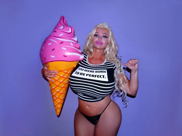 Victoria Wild's photo 7