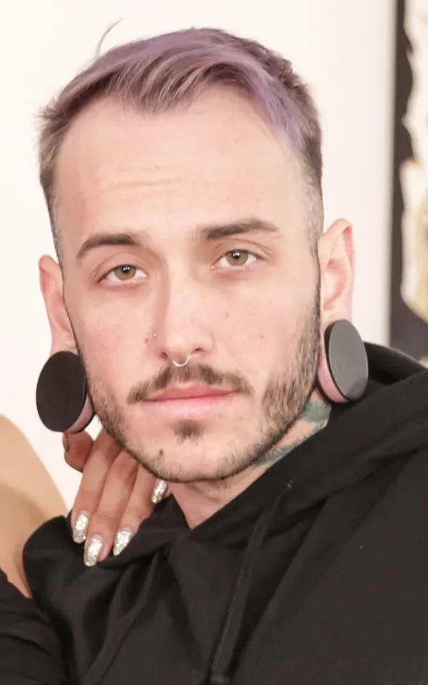 Viktor Belmont's BabeWiki Profile