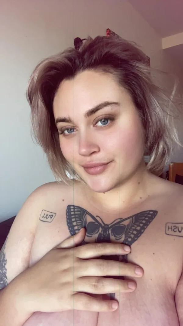 Violet Devine's photo 3