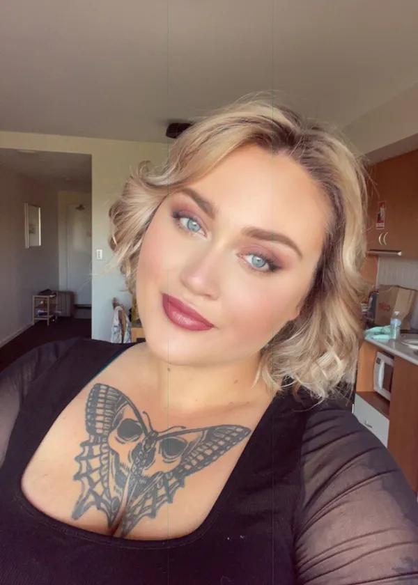 Violet Devine's photo 6