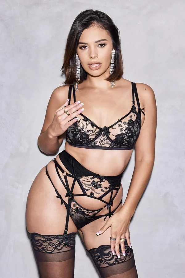 Violet Starr's photo 3