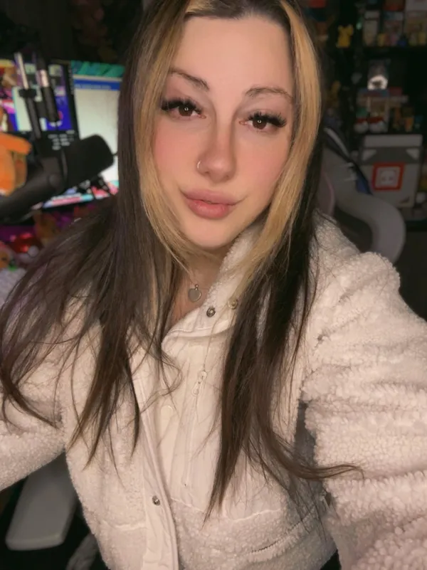 Violetta Storm's BabeWiki Profile