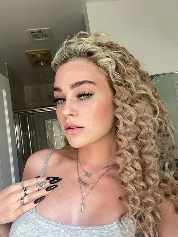 Viper Deme's photo 3