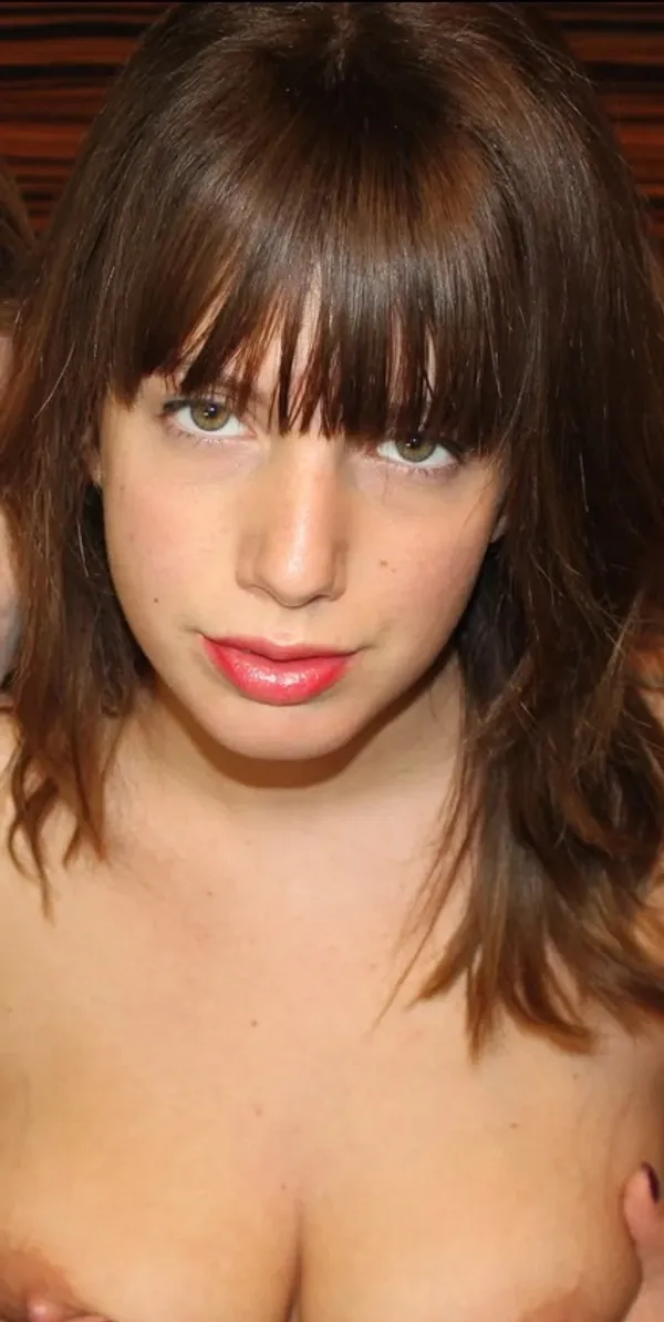 Vivien Wellis's BabeWiki Profile