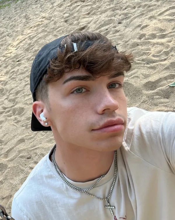 xjonkuch's BabeWiki Profile