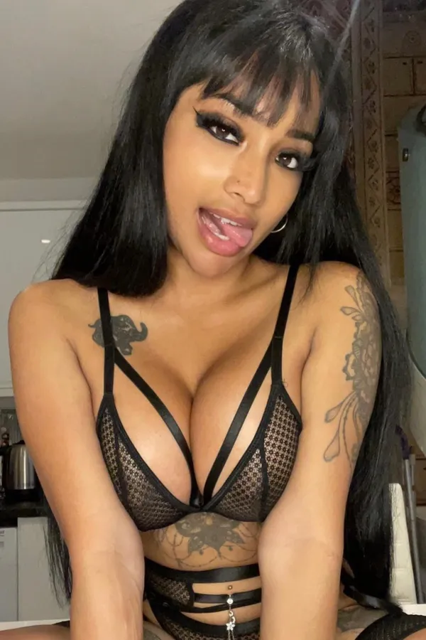 Yasmina Khan's photo 5