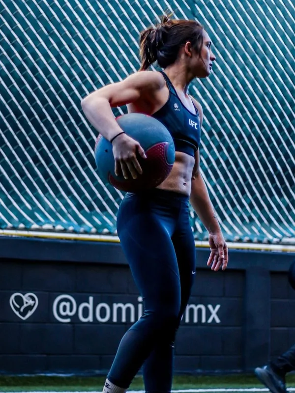 Yazmin Jauregui's photo 8