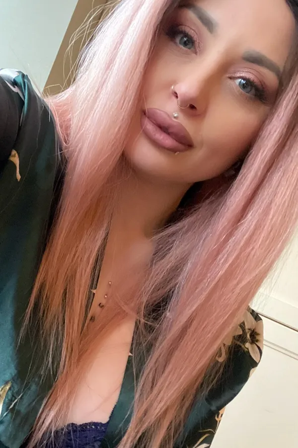 Yentl Kinky's BabeWiki Profile