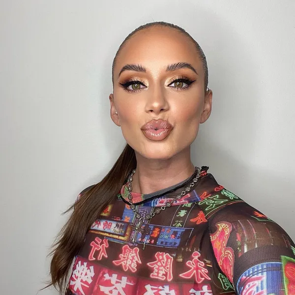 yesjulz's BabeWiki Profile