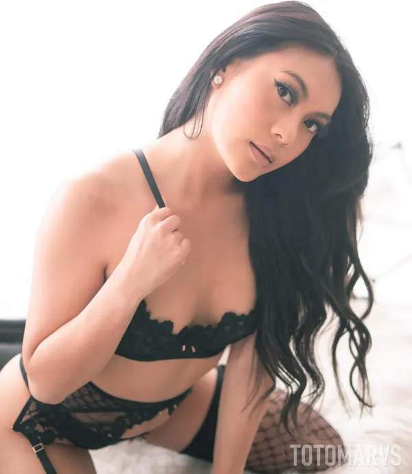 Zamora Heart's BabeWiki Profile