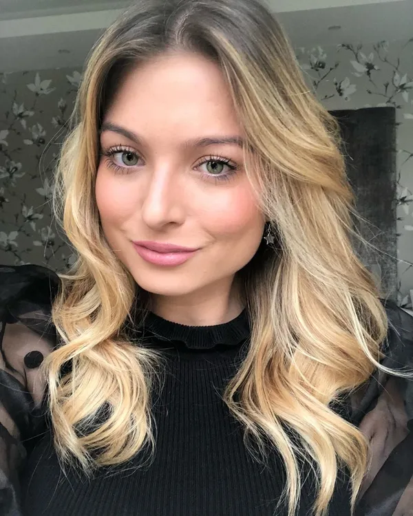 Zara Holland's photo 6