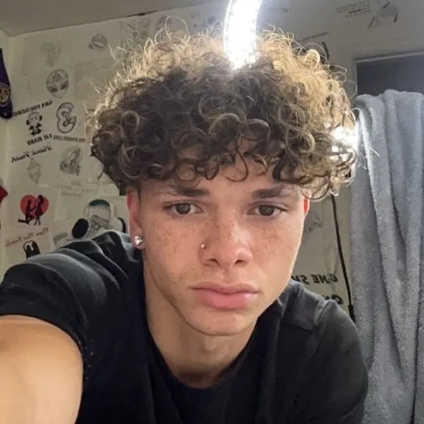 Zee Alexander's photo 4