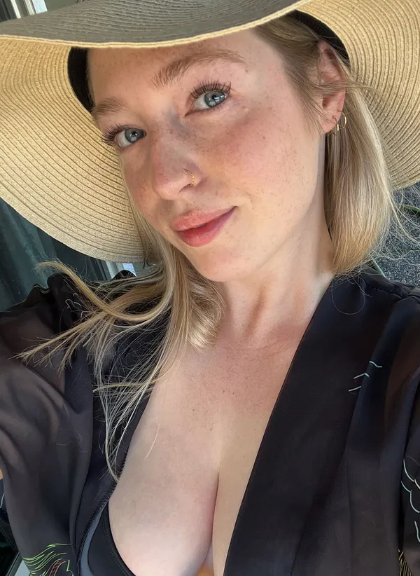 Zelda's BabeWiki Profile