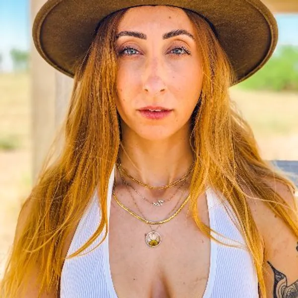 Zoe by the River's photo 6