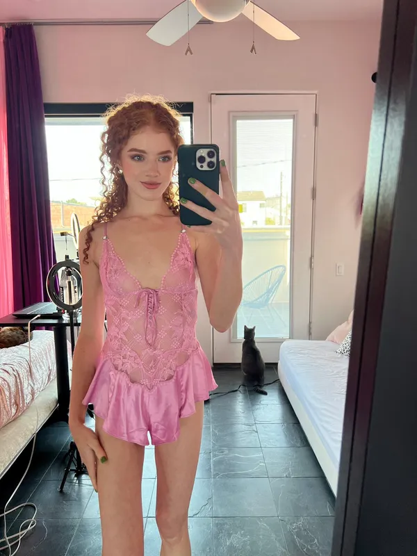 Zoe Canbebought's BabeWiki Profile