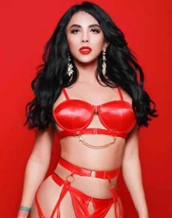 Zoe Ferrer's BabeWiki Profile